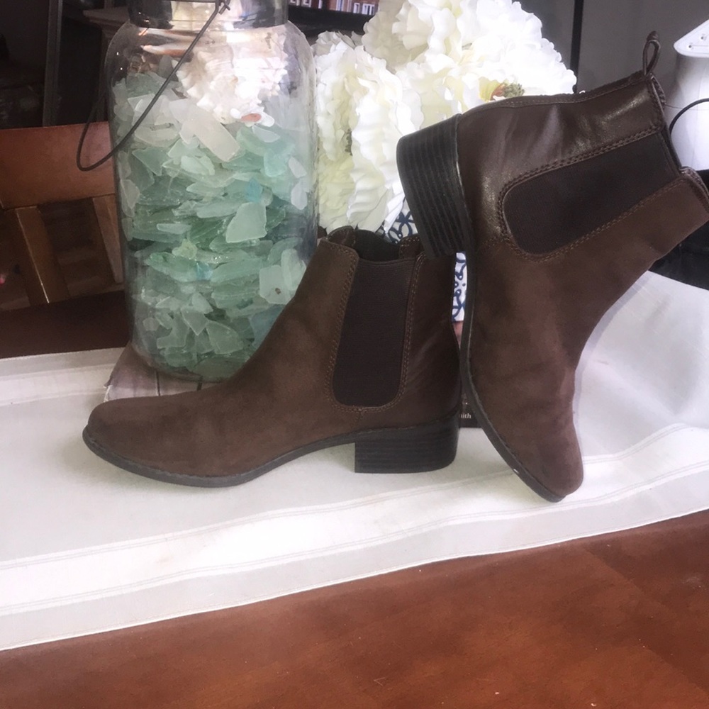Gap Women’s Chelsea Flat Dark brown size 7.5
